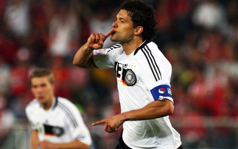 Michael Ballack được bổ nhiệm làm đội trưởng tuyển Đức năm 2004