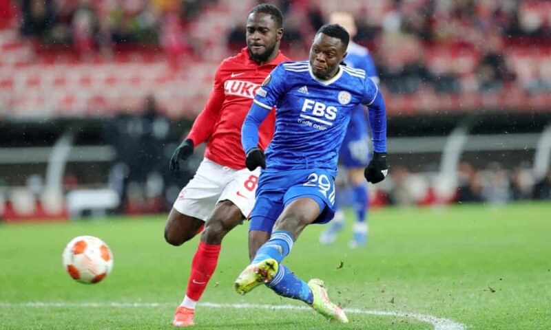 Patson Daka ghi bàn trong màu áo Leicester
