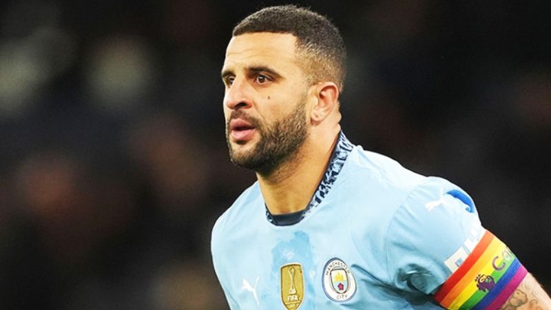 Anh nổi bật với khả năng phòng ngự chắc chắn và những pha bứt tốc ấn tượng