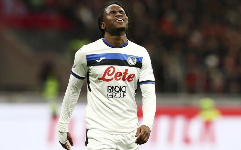 Chân sút nổi bật với khả năng tạo đột biến với những cú sút xa uy lực 