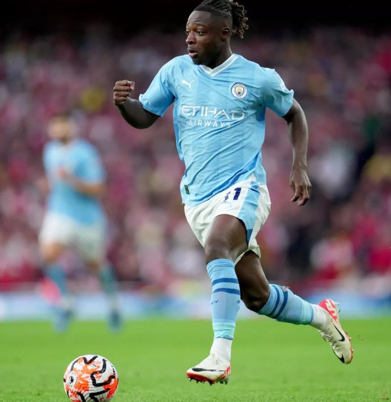 Jeremy Doku là ngòi nổ tốc độ của Manchester City, nổi bật với những pha đi bóng lắt léo