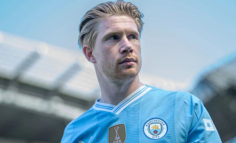 Kevin De Bruyne là tiền vệ người Bỉ nổi tiếng với nhãn quan chiến thuật và khả năng kiến tạo đỉnh cao