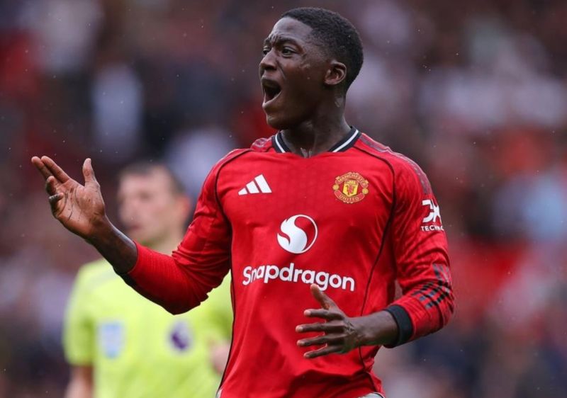 Phong cách thi đấu chững chạc giúp Mainoo nhanh chóng chiếm trọn niềm tin từ HLV và người hâm mộ