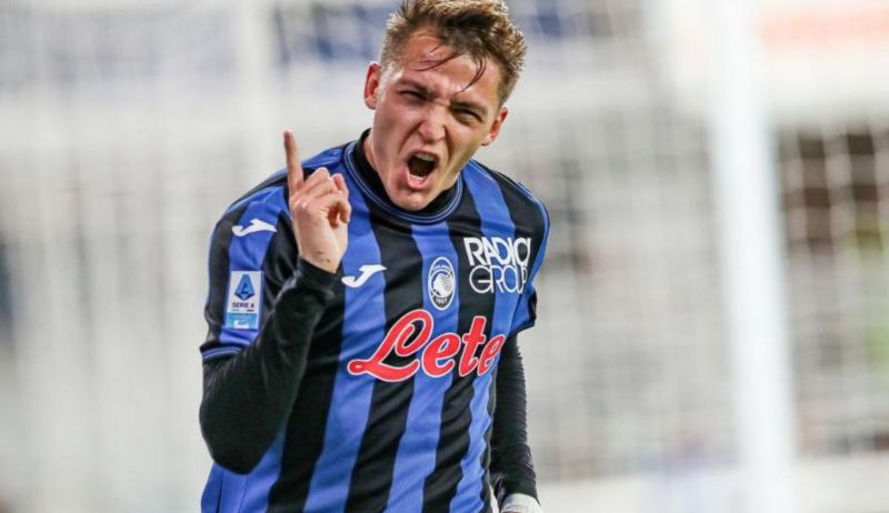 Anh nổi bật với khả năng chọn vị trí, phản xạ nhanh trong vòng cấm và thái độ thi đấu chuyên nghiệp