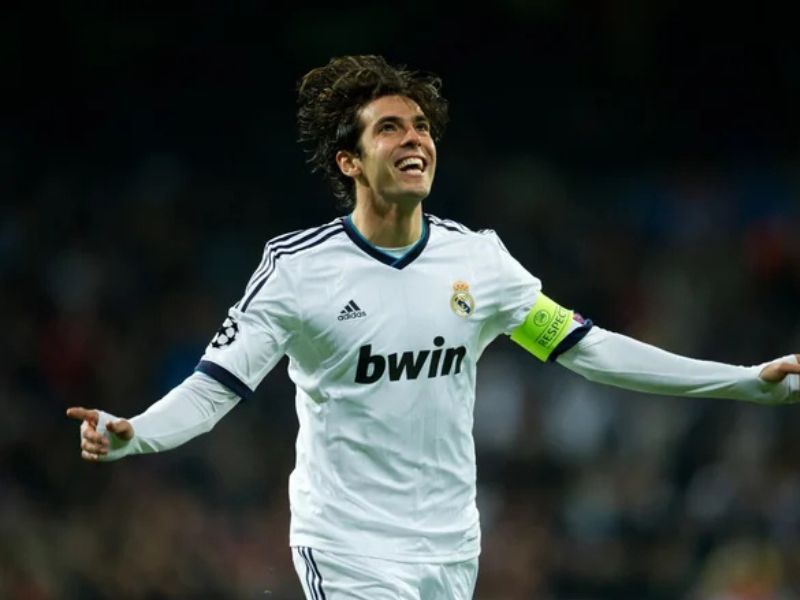 Kaká dành nhiều danh hiệu lớn trong sự nghiệp của mình